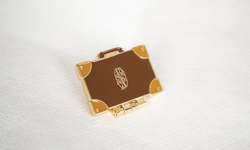 [Magic & More] Enamel Pin - Niffler in the Suitcase